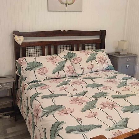 Chalet Dans La Foret....Adorable 1 Bedroom Chalet Surrounded By Woodland Pressignac Экстерьер фото