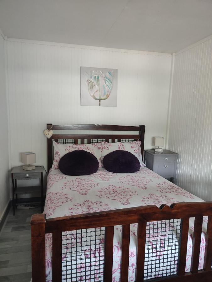 Chalet Dans La Foret....Adorable 1 Bedroom Chalet Surrounded By Woodland Pressignac Экстерьер фото